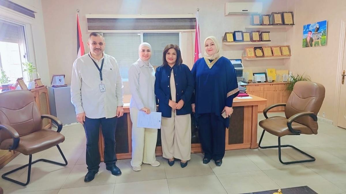 العجارمة تكرم الموظف المتميز