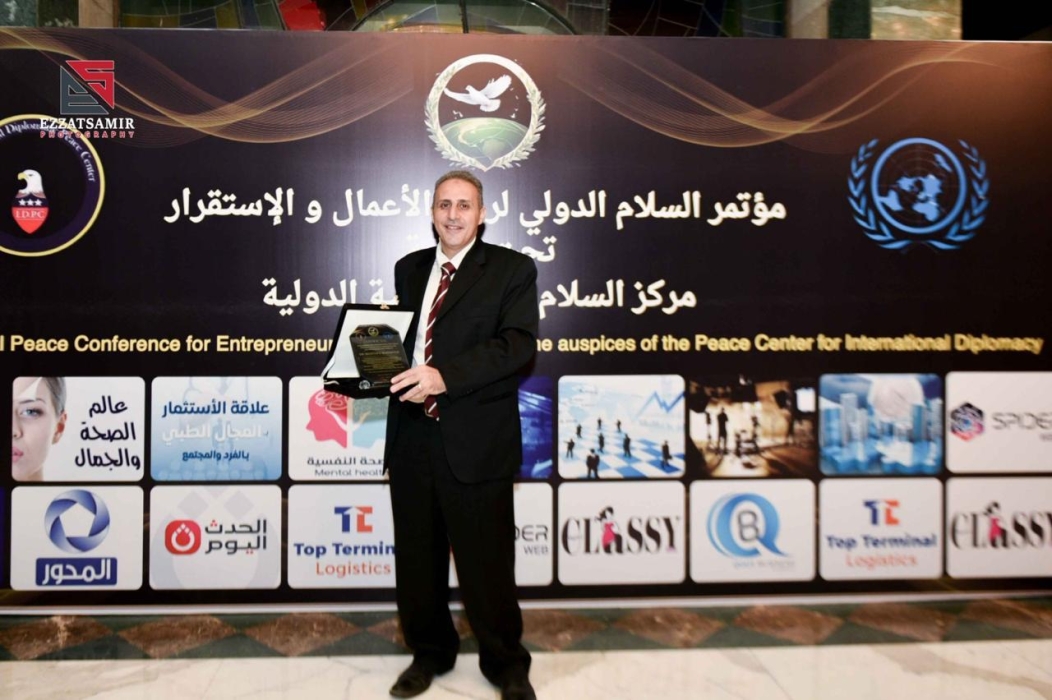 الدكتور مصطفى محمود يُتوَّج بلقب أفضل دكتور أسنان لعام 2025 في International Peace Conference