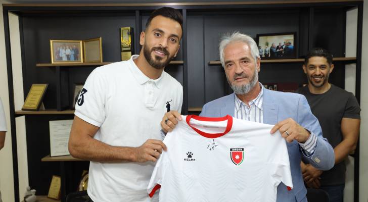 لاعب المنتخب الوطني يزيد أبو ليلى يصبح الوجه الإعلامي لشركة ضراغمة التجارية
