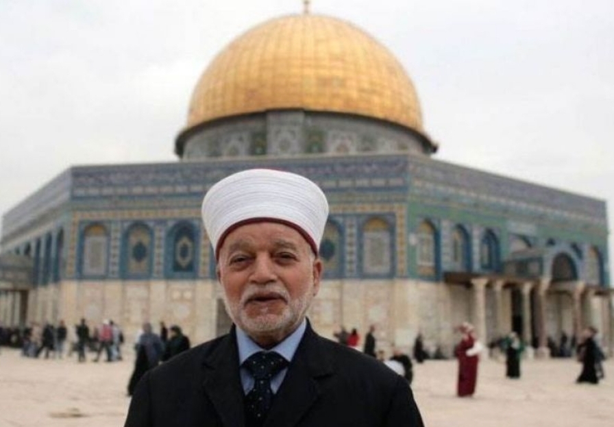 الاحتلال يصدر قرارا بإبعاد مفتي القدس 6 أشهر عن المسجد الأقصى