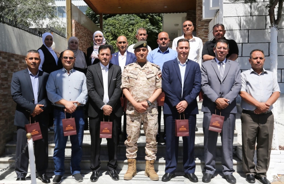مدير التربية والتعليم والثقافة العسكرية يكرّم نخبة من الضباط المتقاعدين...صور