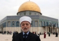 الاحتلال يصدر قرارا بإبعاد مفتي القدس 6 أشهر عن المسجد الأقصى