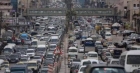حريق مركبة يتسبب في أزمة سير بشارع الصناعة باتجاه خلدا