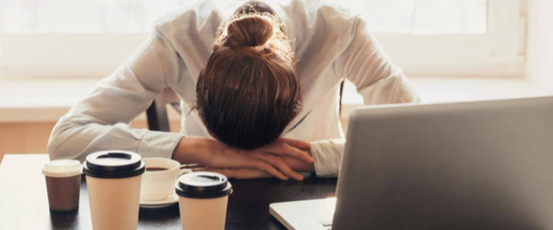 عادات يومية قد تقصّر العمر وتُضعف الدماغ والقلب