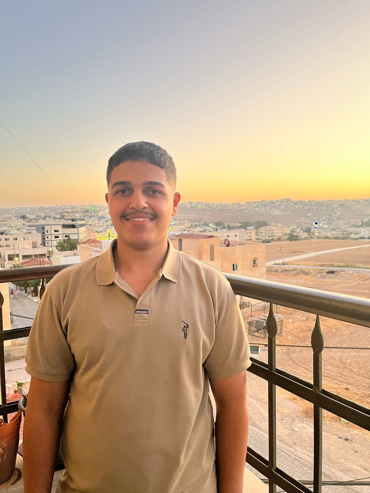 عائلة الكردي تهنئ السيد زياد الكردي بنجاح نجله محمد في الثانوية العامة