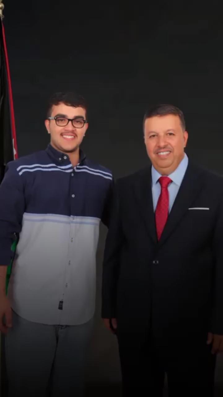 زكريا عبد الإله العجارمة ينال شهادة الثانوية العامة بالفرع العلمي