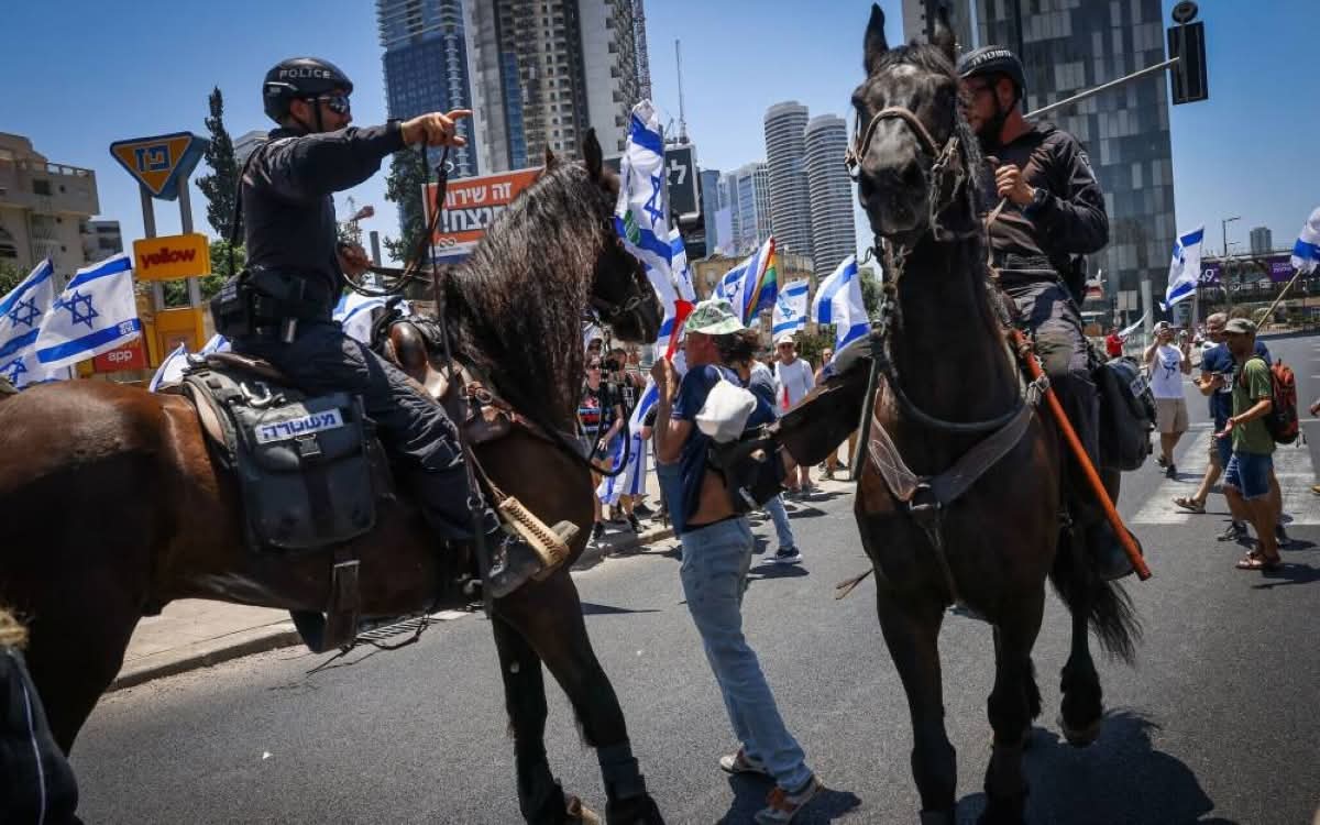 صدامات واشتباكات بين الشرطة ومتظاهرين في تل أبيب