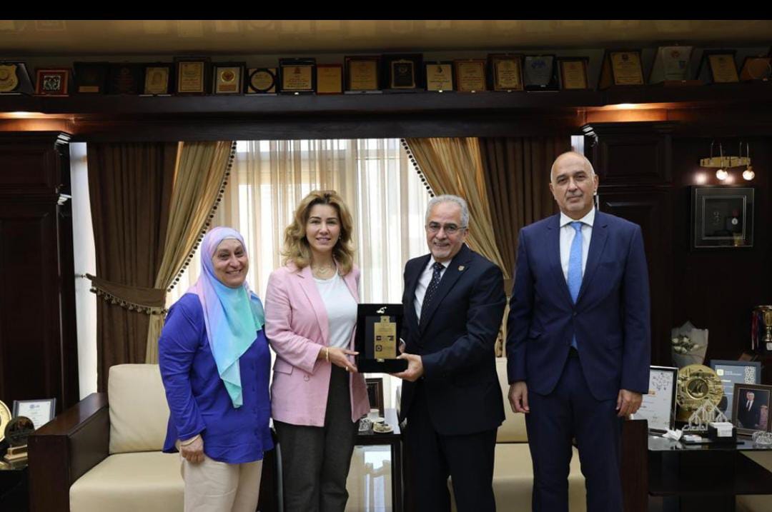 عمان الأهلية تستقبل نقيب أطباء الأسنان