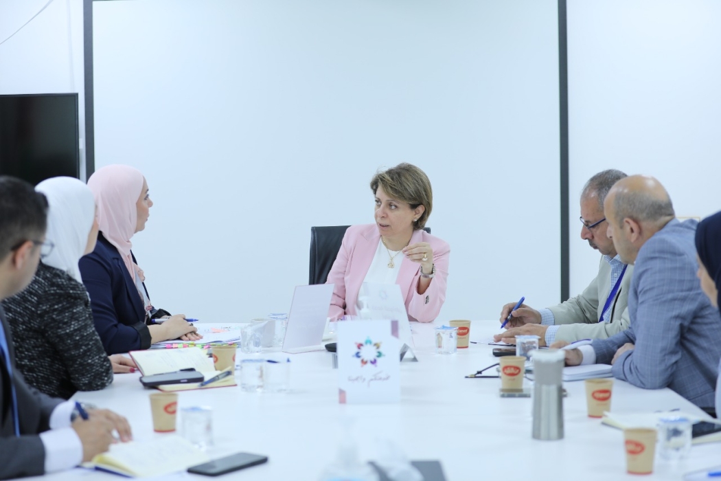 وزيرة الدولة لتطوير القطاع العام تشدد على ضرورة تدريب الموظفين لتعزيز قدراتهم