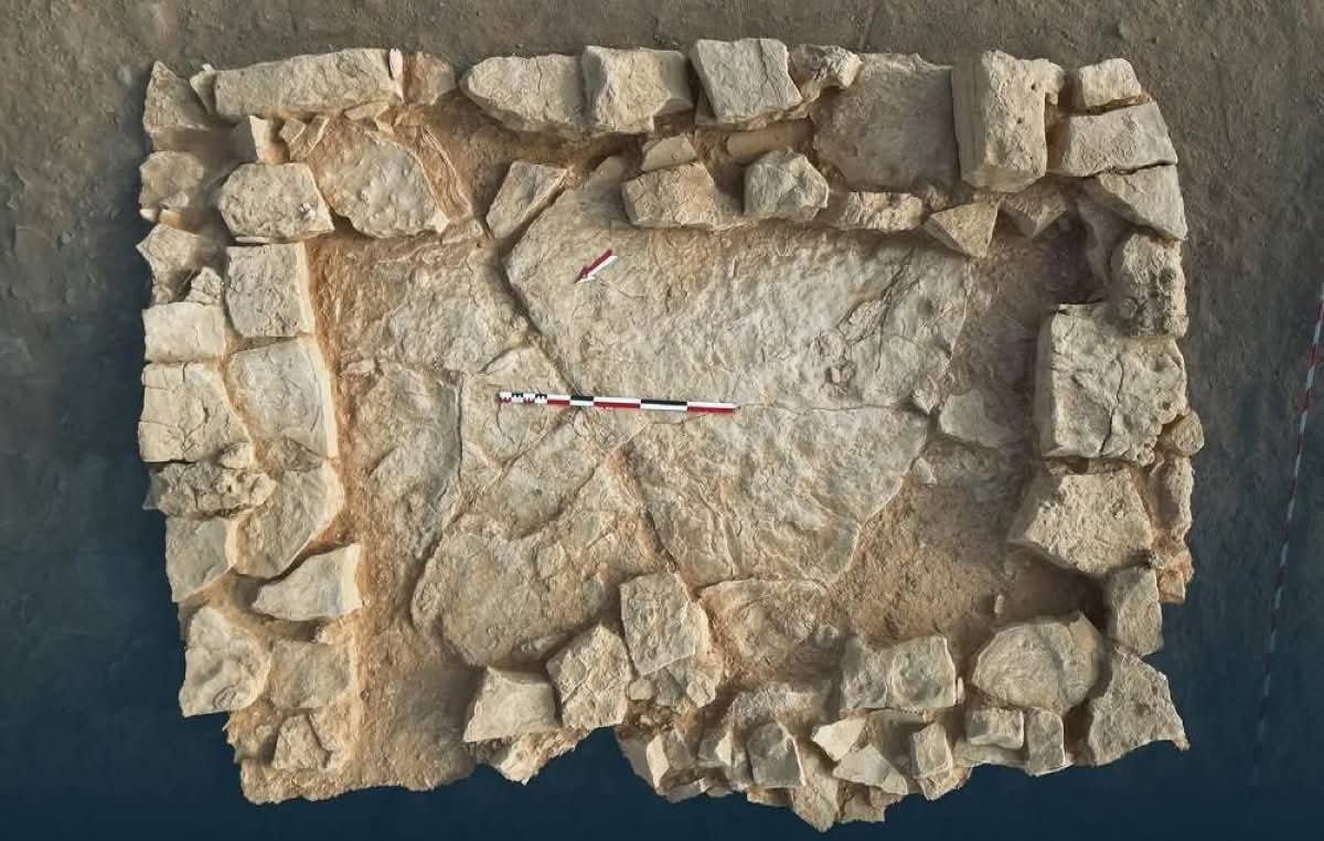 اكتشاف قطع فخارية وأدوات حجرية تعود إلى 50 ألف سنة في موقع القرينة بمنطقة الرياض