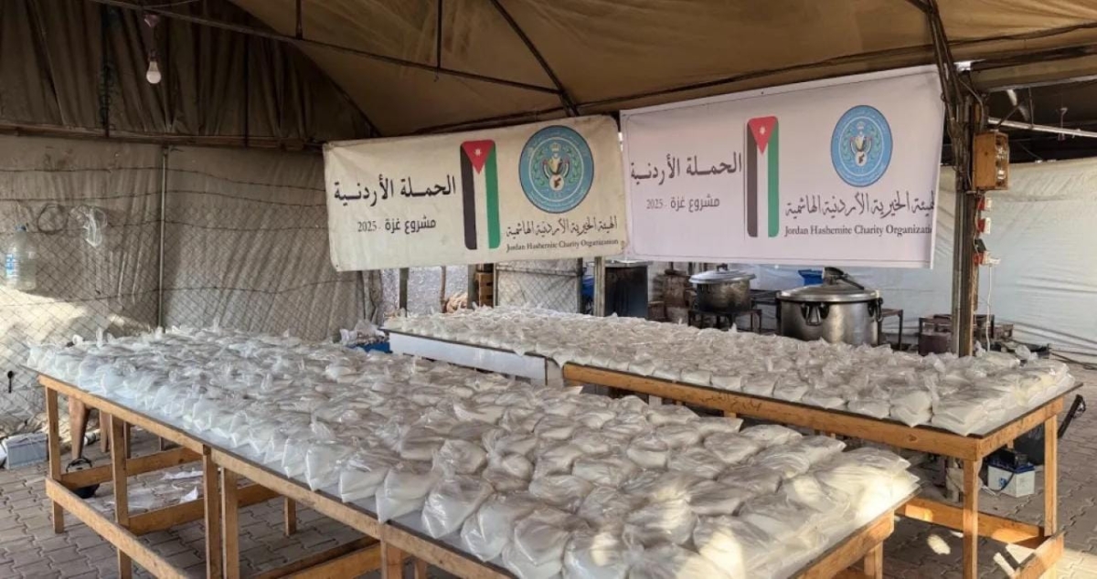 الحملة الأردنية توزع طنًا من السكر على النازحين شمال وجنوب غزة