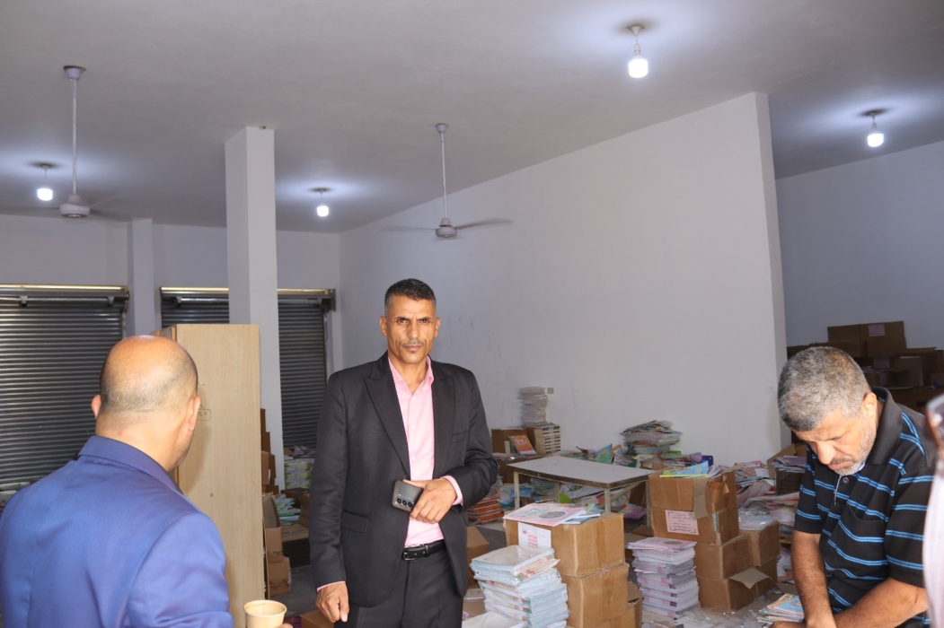 المساعيد يتفقد مستودعات الكتب المدرسية