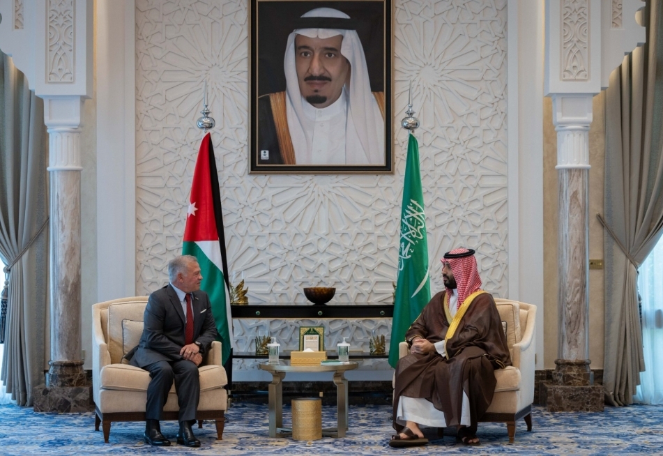 الملك يلتقي ولي العهد السعودي بمدينة نيوم