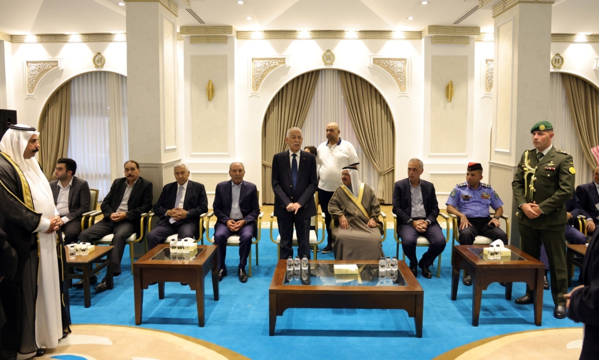 مندوبا عن الملك وولي العهد.. العيسوي يعزي بوفاة نجل النائب الصقور...صور