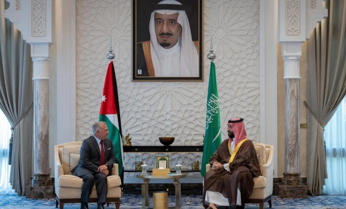 الملك يعود إلى أرض الوطن بعد زيارة للسعودية