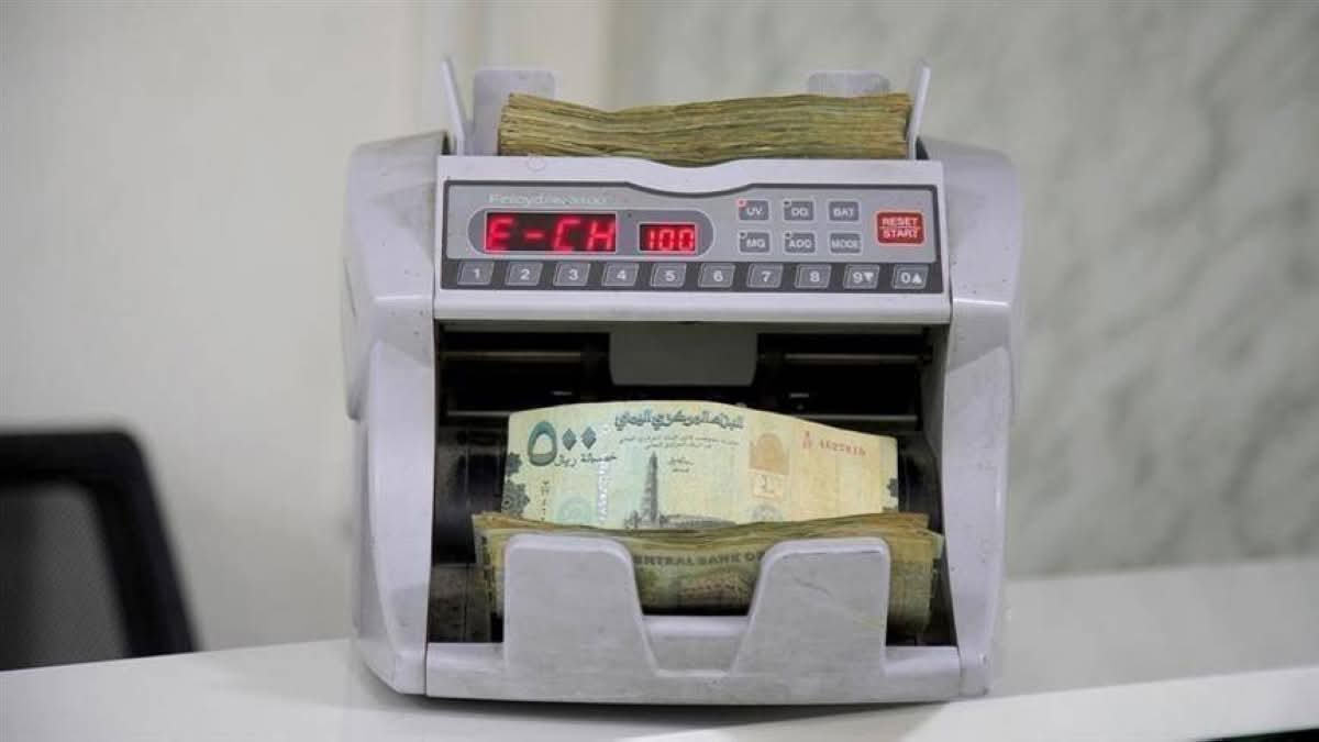 الحكومة اليمنية تحظر التعامل بالعملات الأجنبية داخل البلاد