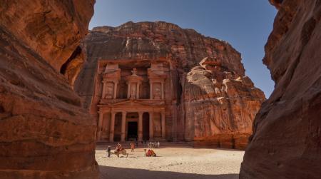 وزير السياحة: ربط المثلث الذهبي العقبة، وادي رم، البترا برؤية تكاملية