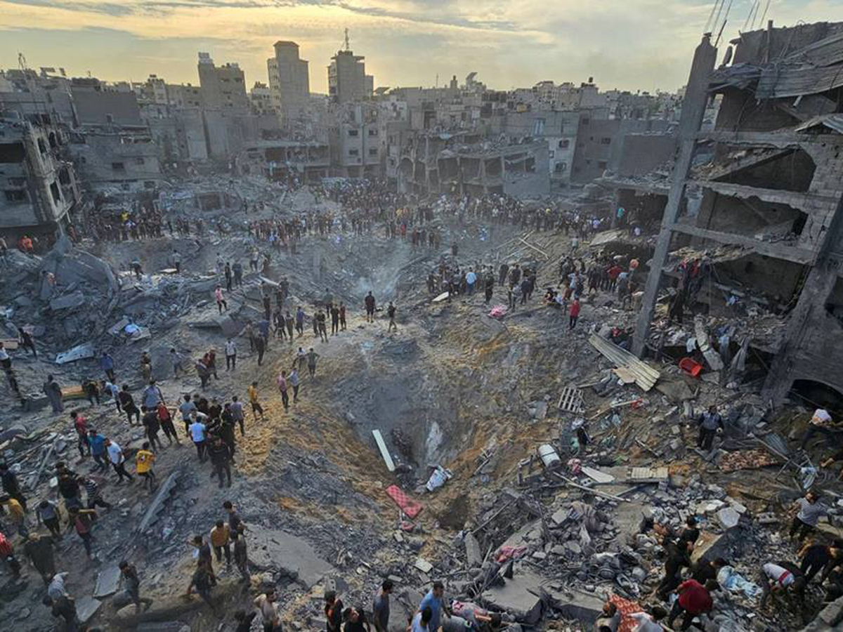 غزة : 12 شهيدا بينهم أطفال جراء  قصف إسرائيلي على خانيونس وحي الزيتون