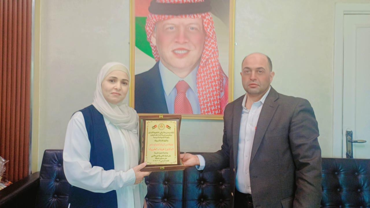مدير مدرسة تركي الثانوية للبنين يكرم الخريشا لدعمها المتواصل للمدارس في ناعور