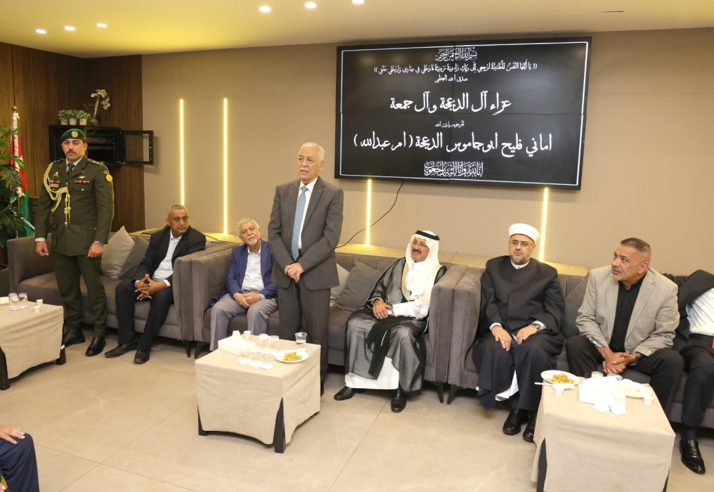 مندوبا عن الملك وولي العهد.. العيسوي يعزي آل جمعة وأبو جاموس والعساف...صور