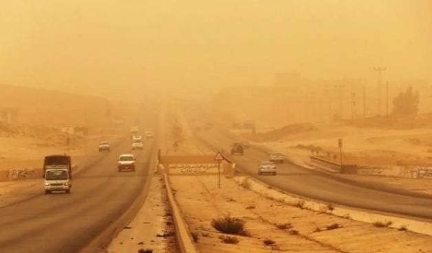 انعدام الرؤية في الرويشد نتيجة الغبار الكثيف .. والارصاد تحذر