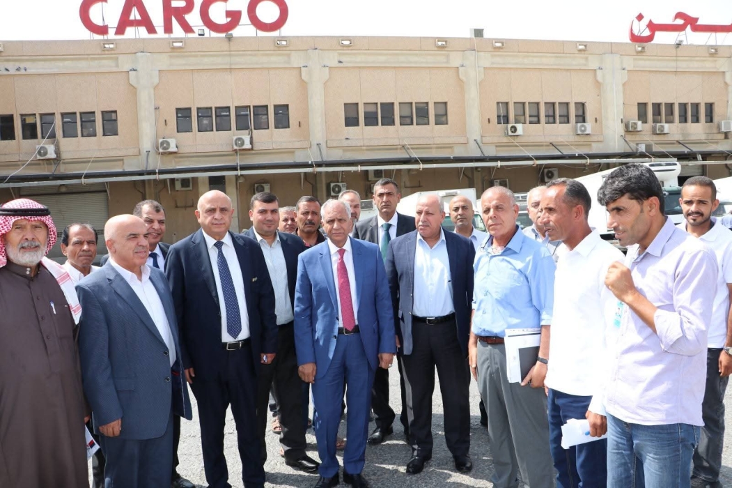 اللواء المتقاعد الرقاد يزور جناح الشحن الجوي في مطار الملكة علياء الدولي...صور