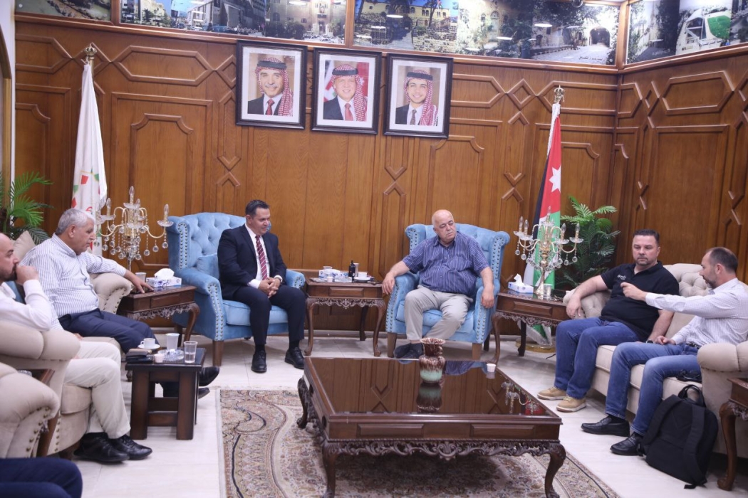 بلدية إربد الكبرى تبحث مع زين تشغيل مشروع الأوتوبارك بنظام عصري ومنح فترة توقف مجانية للمواطنين