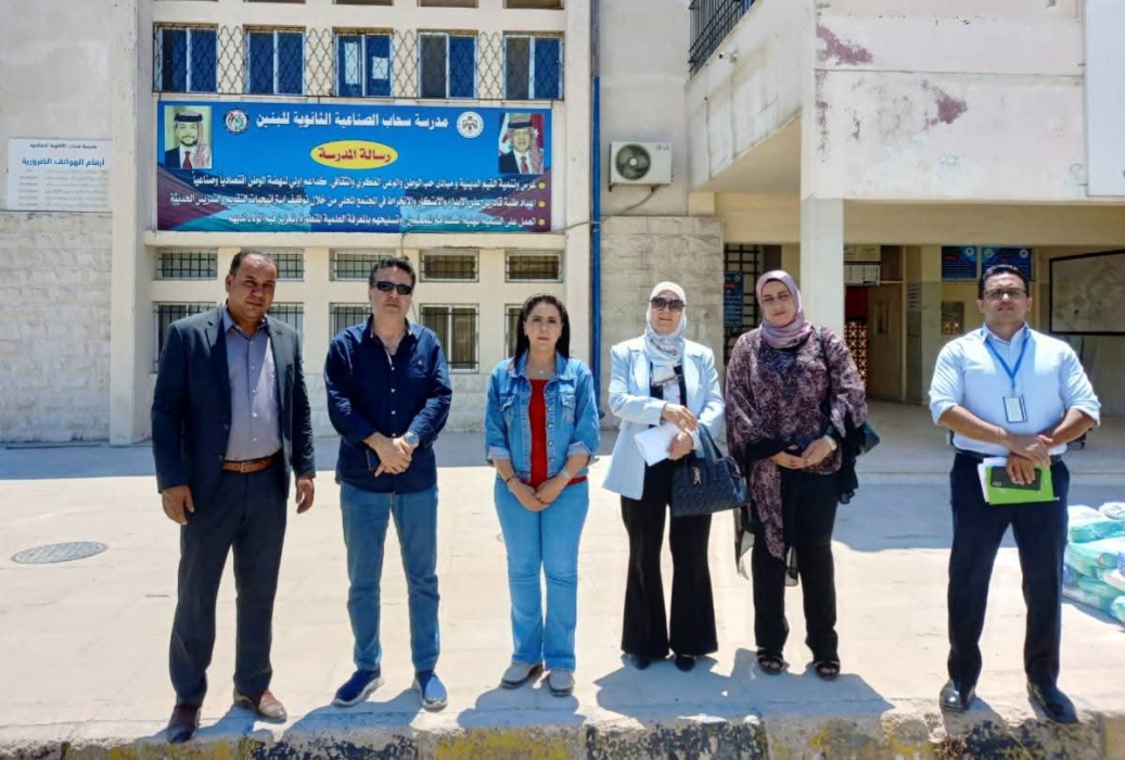 ابورمان تستقبل فريق الوزارة للاطلاع على مشاريع المدارس المشاركة في مسابقة تصنيع الأجهزة التدريبية .