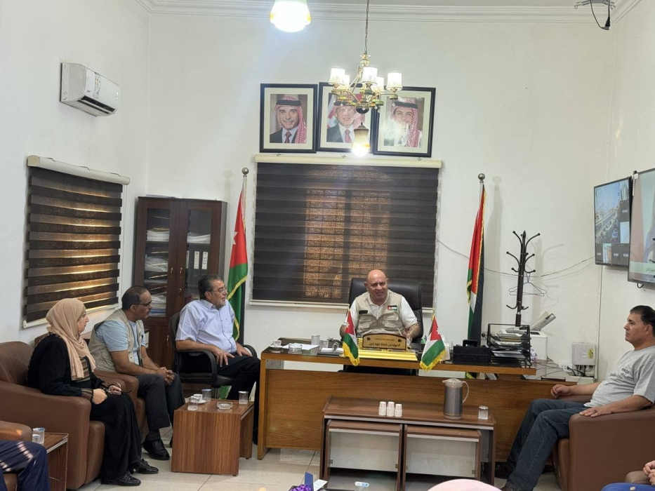 محافظ جرش مالك خريسات يزور بلدية باب عمان