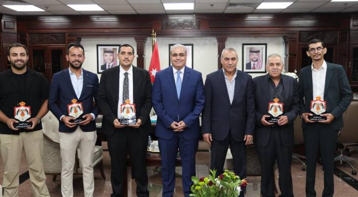 وزير الصحة يكرّم فريقاً طبياً في البشير لإنجازهم عملية نوعية بإعادة زراعة طرف مبتور لطفلة