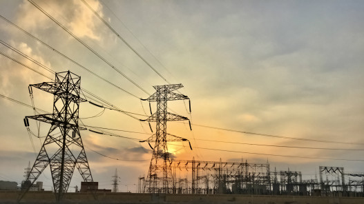 قانون الكهرباء العام 2025 يدخل حيز التنفيذ