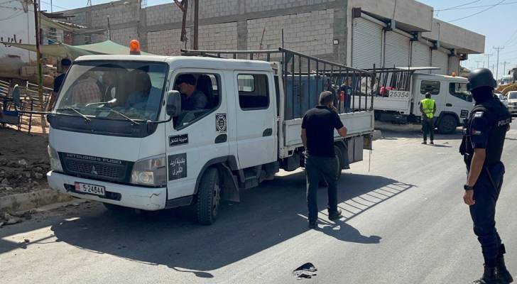 بلدية إربد الكبرى تبدأ إزالة المخالفات على شارع المزارع