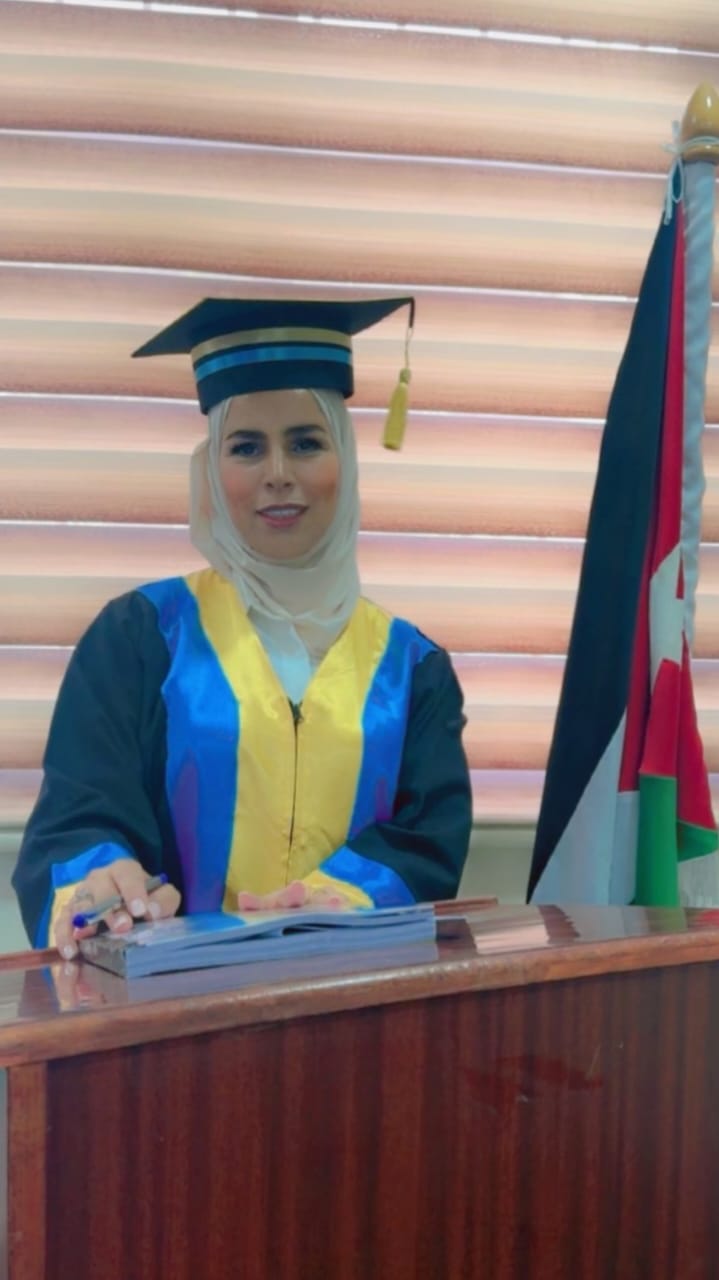 سارة أحمد أبو الغنم تنال درجة الماجستير بتقدير امتياز