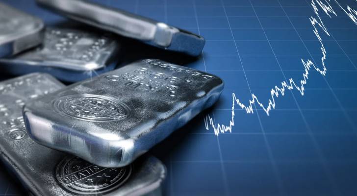 الفضة تحافظ على استقرارها فوق مستوى 38 دولاراً في تعاملات الثلاثاء