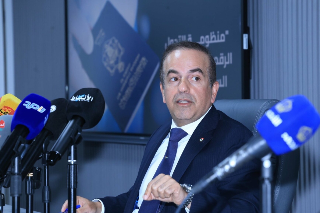 الطيب: بدء المرحلة التجريبية لإصدار الجواز الإلكتروني مطلع أيلول