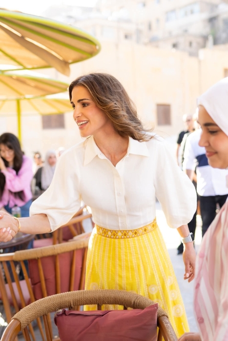 ابو حجر يكتب :السلط تعانق مليكتها يوم من الحب والوفاء مع الملكة رانيا