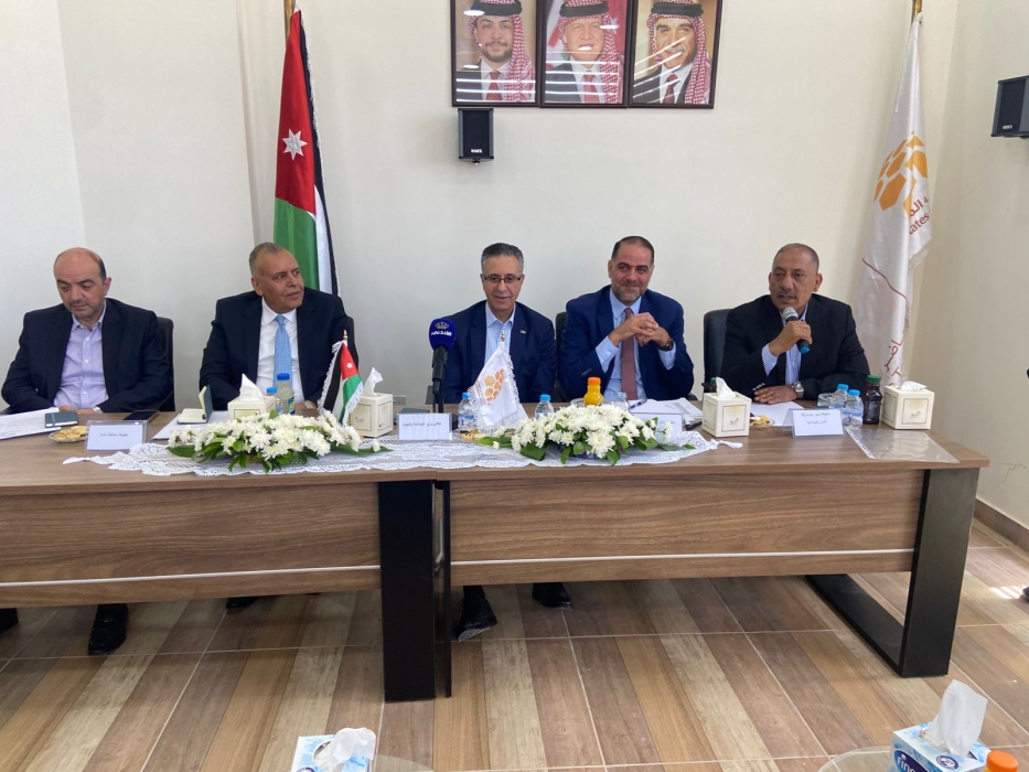 وزير الصناعة والتجارة يلتقي المستثمرين في مدينة مادبا الصناعية
