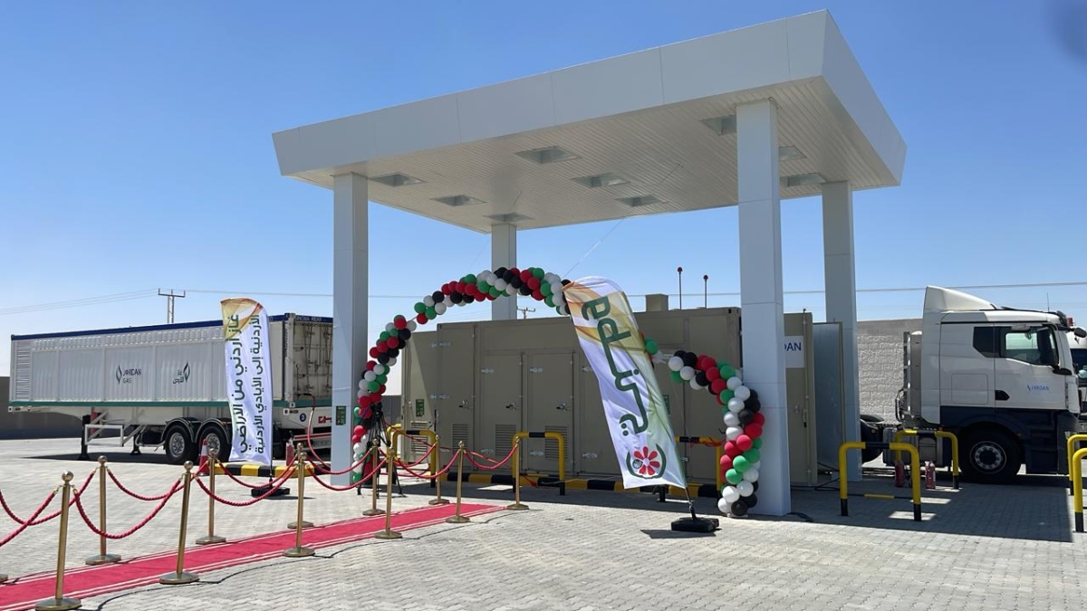 وزير الطاقة يفتتح أول محطة لتعبئة المركبات بالغاز الطبيعي المضغوط في الأردن