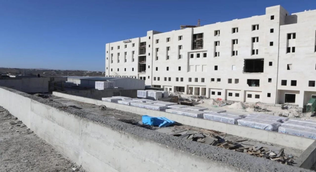 بدء تنفيذ مشروع تأهيل وتعبيد الطرق المؤدية إلى مستشفى الأميرة بسمة الجديد