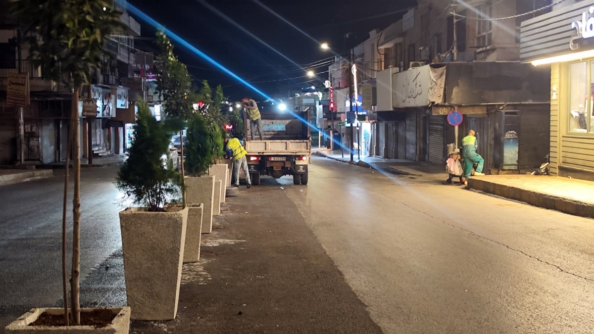 بلدية إربد تفصل مسربي شارع بغداد بأحواض زراعية لتعزيز السلامة والجمالية  صور