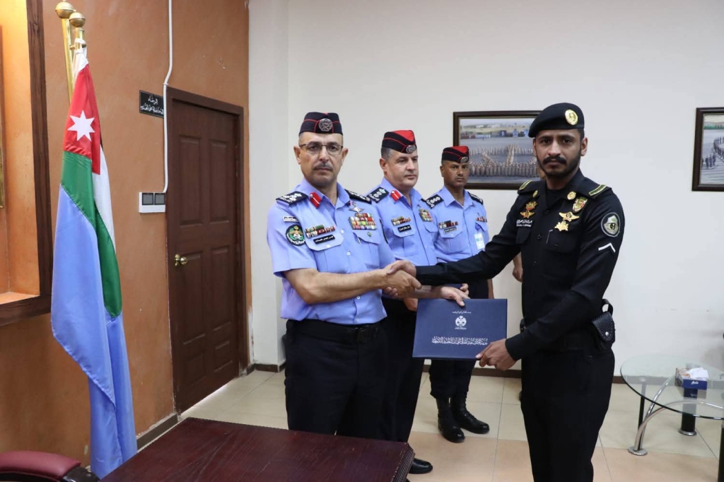العميد القبيلات يرعى حفل تخريج الدورات في مدينة الملك عبدالله الثاني... صور 
