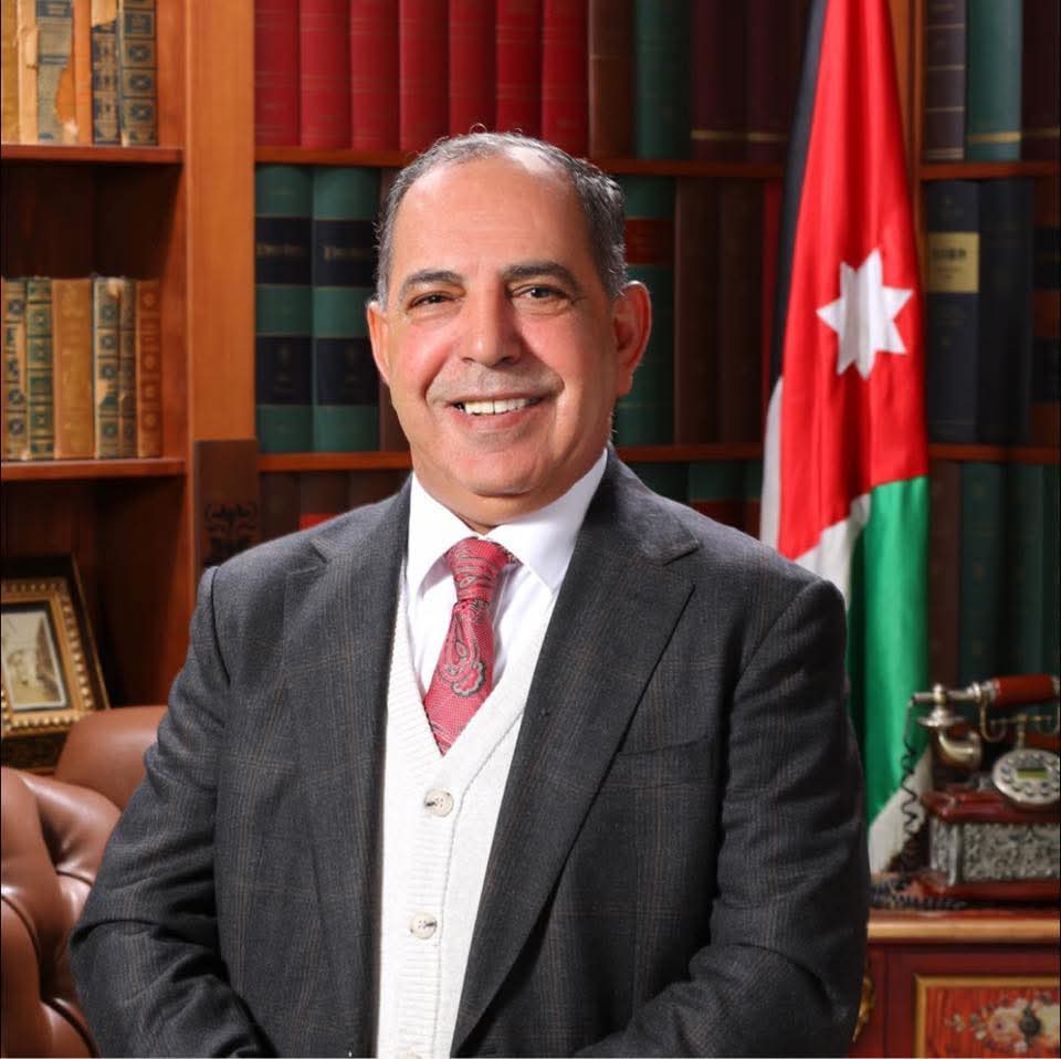 حمد أبو هديب العبادي .. ضابط متقاعد ورمز العطاء والمبادرة