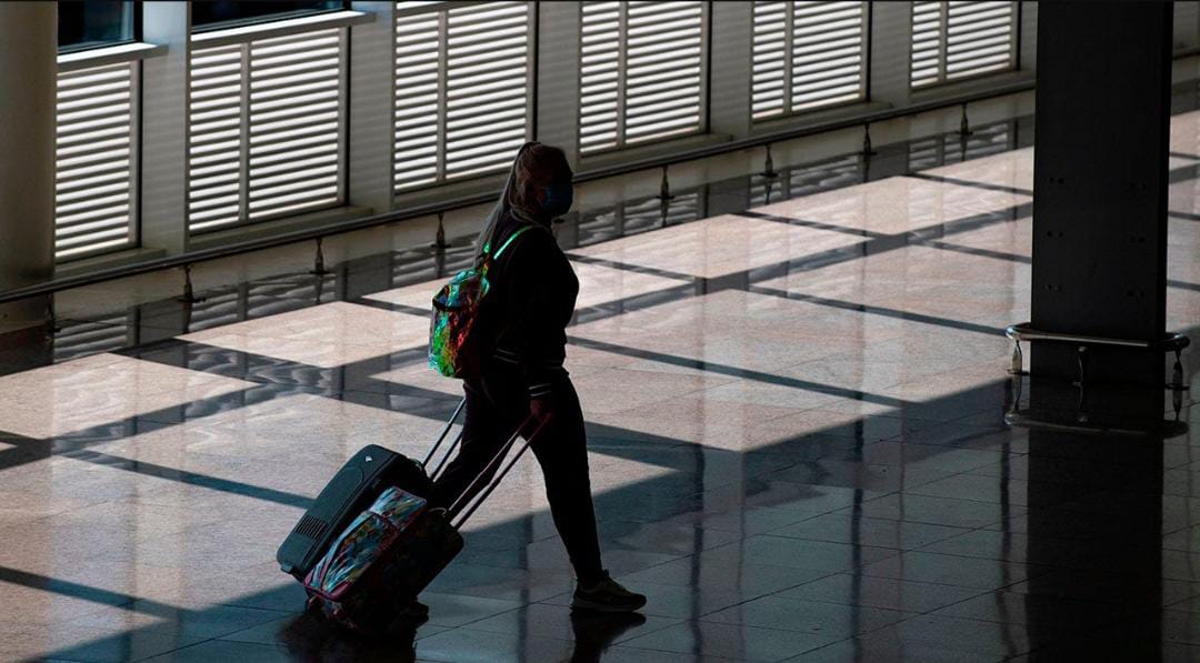 زوجان يتركان ابنهما في مطار برشلونة بسبب جواز سفر منتهي الصلاحية