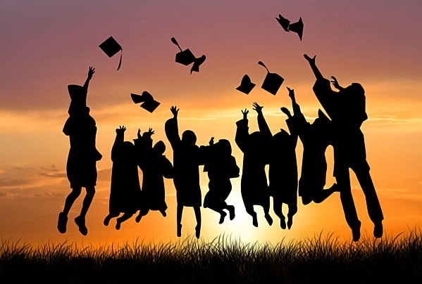 الترتوري يحتفل بتخرج أبنائه ونجاحهم في الثانوية العامة