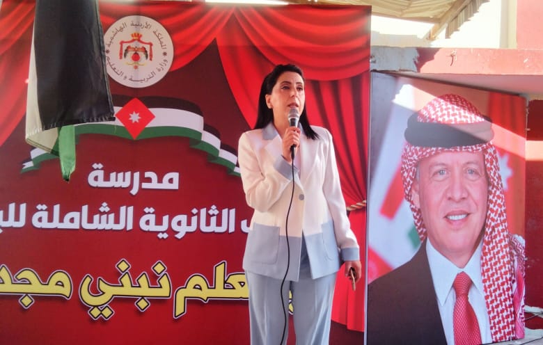 في أول يوم دراسي؛ ابورمان تشهد فعاليات الطابور الصباحي في مدرسة سحاب الثانوية الشاملة للبنين.
