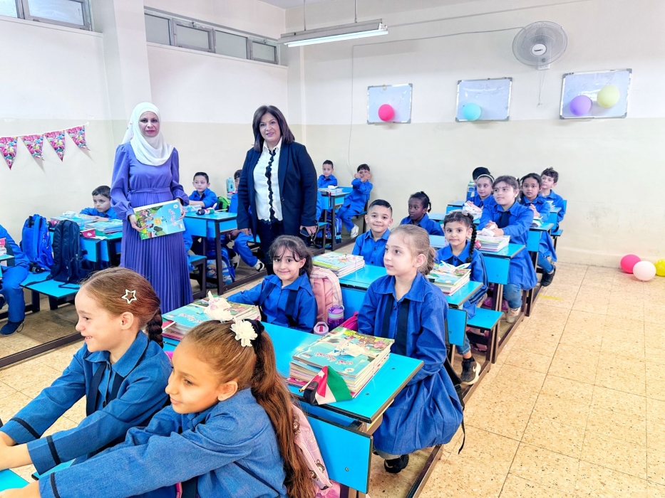 العجارمة ترعى فعاليات الطابور الصباحي في مدرسة الزهراء الثانوية المختلطة