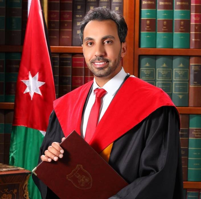 سيف الدخيل ينال درجة الدكتوراه في الإرشاد والصحة النفسية بامتياز