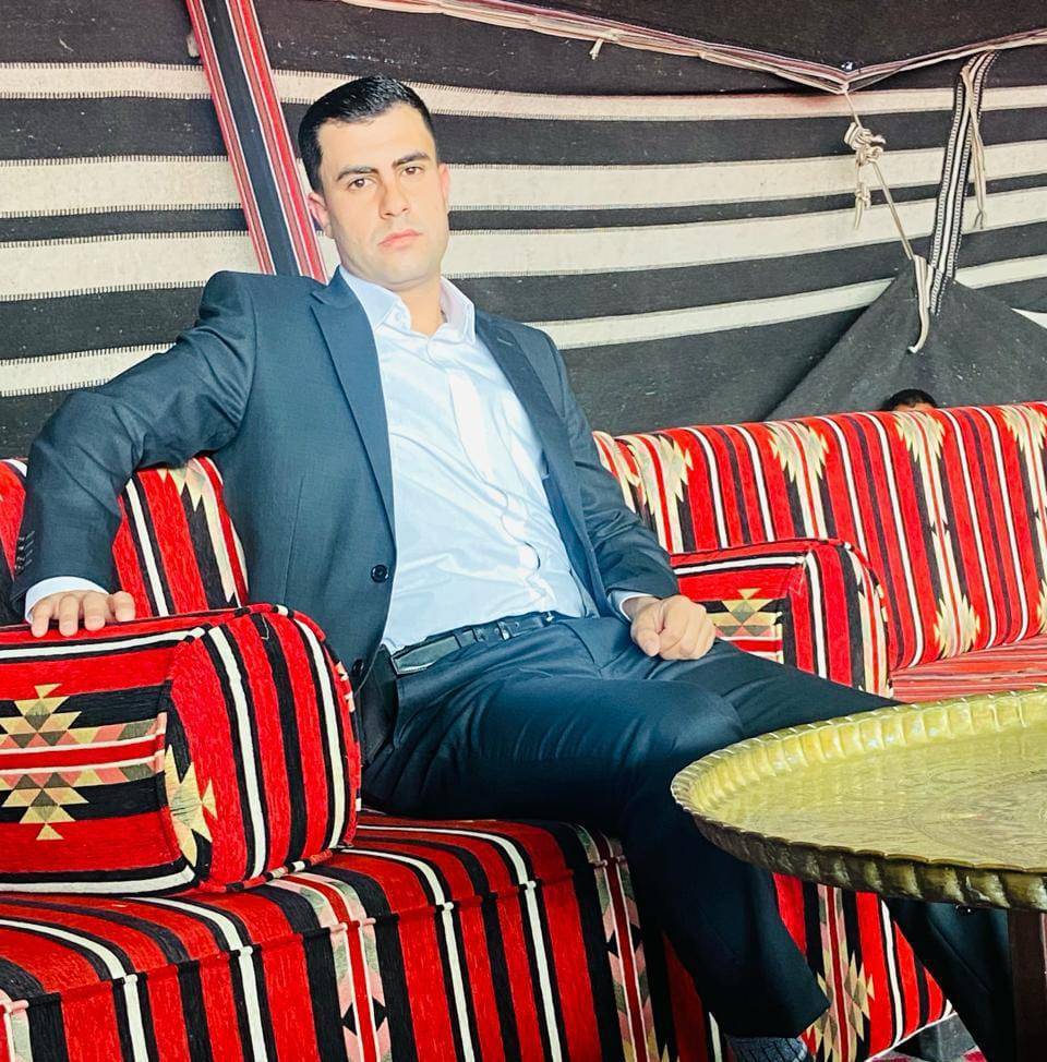 النعيمي يهنئ العريس وائل هايل بمناسبة زفافه