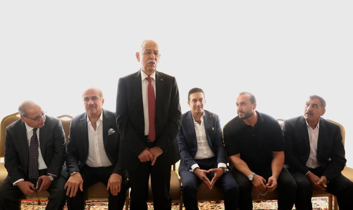 مندوبا عن الملك وولي العهد. العيسوي يعزي عشيرتي أبو الفول والعدوان...صور