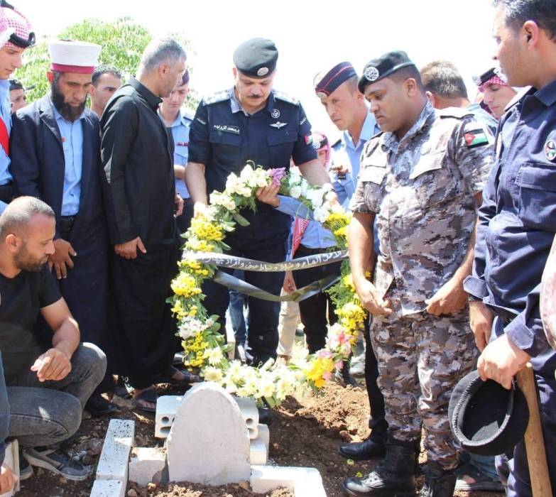العميد الزوايدة  يشارك في تشييع جثمان الوكيل هادي كمال الردايدة